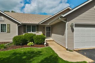 2212 CANDLEWICK Drive SE, Poplar Grove, IL 61065