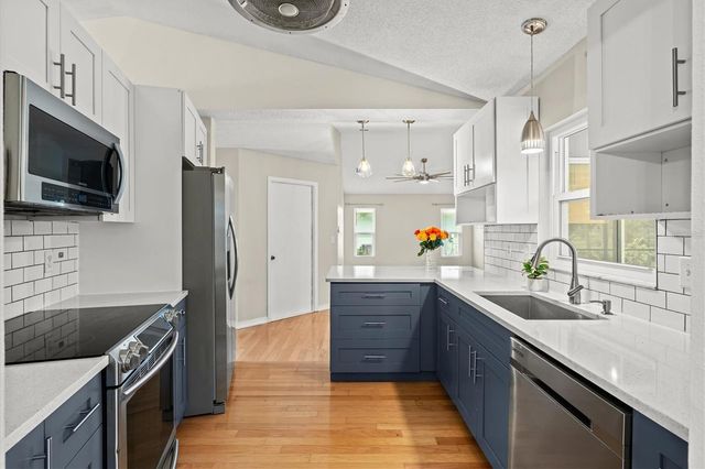 7129 QUEEN PALM CIRCLE, Sarasota, FL 34243