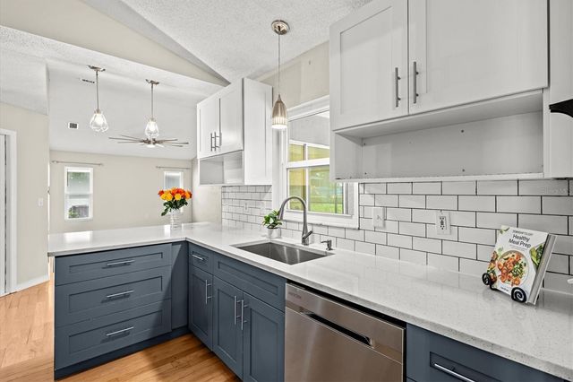7129 QUEEN PALM CIRCLE, Sarasota, FL 34243