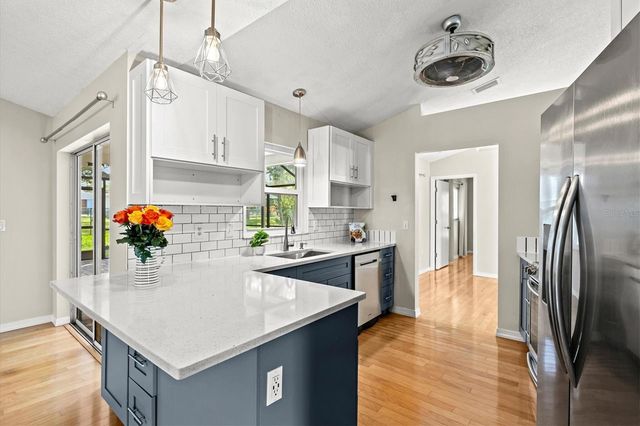 7129 QUEEN PALM CIRCLE, Sarasota, FL 34243