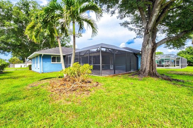 7129 QUEEN PALM CIRCLE, Sarasota, FL 34243