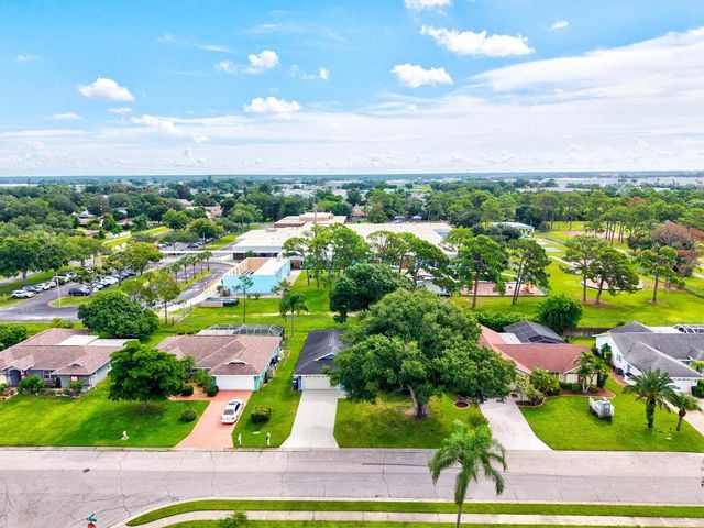 7129 QUEEN PALM CIRCLE, Sarasota, FL 34243