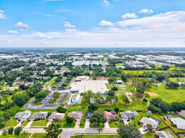 7129 QUEEN PALM CIRCLE, Sarasota, FL 34243