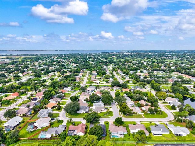 7129 QUEEN PALM CIRCLE, Sarasota, FL 34243