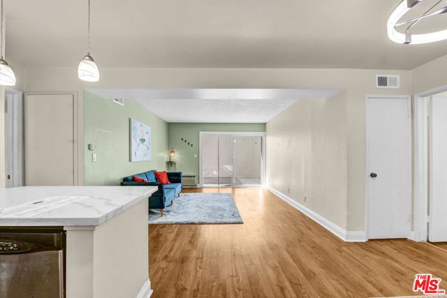 18620 Hatteras Street 145, Tarzana (los Angeles), CA 91356