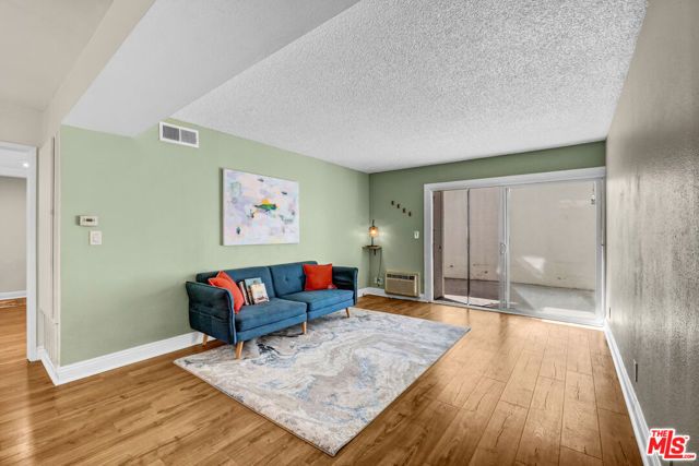 18620 Hatteras Street 145, Tarzana (los Angeles), CA 91356