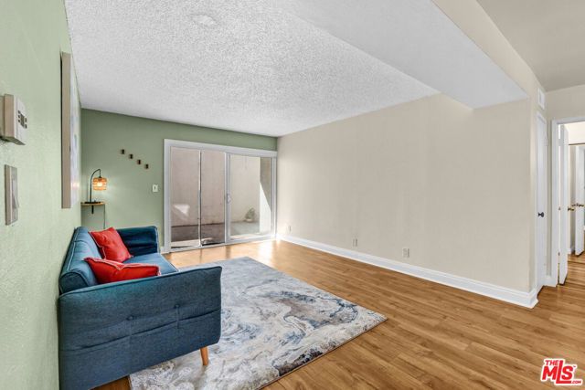 18620 Hatteras Street 145, Tarzana (los Angeles), CA 91356