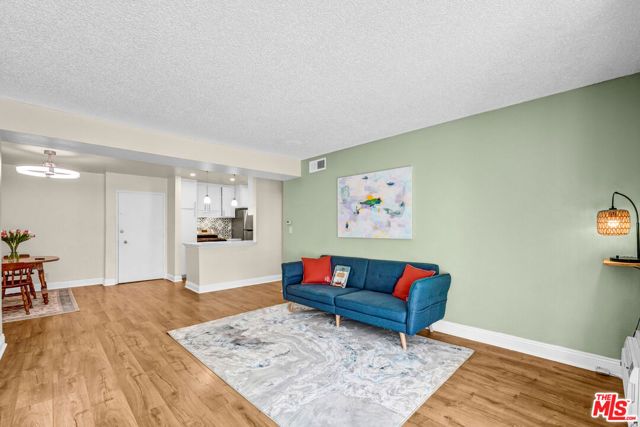 18620 Hatteras Street 145, Tarzana (los Angeles), CA 91356