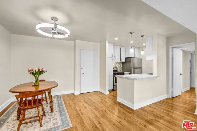 18620 Hatteras Street 145, Tarzana (los Angeles), CA 91356