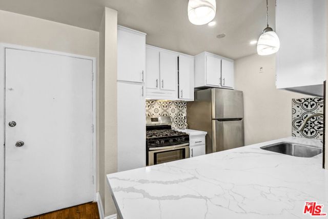 18620 Hatteras Street 145, Tarzana (los Angeles), CA 91356