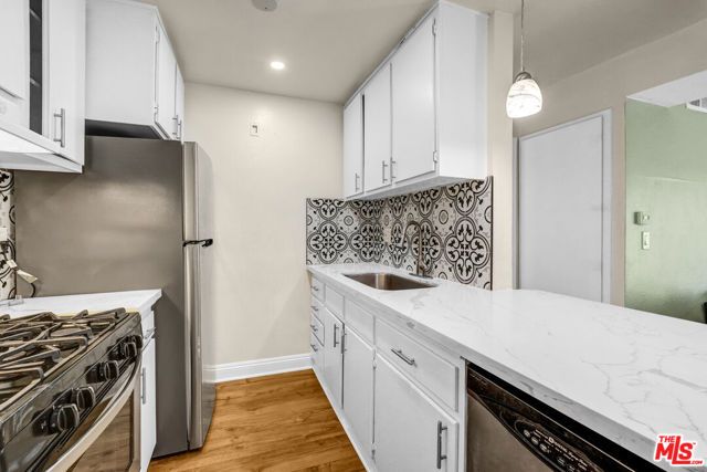 18620 Hatteras Street 145, Tarzana (los Angeles), CA 91356