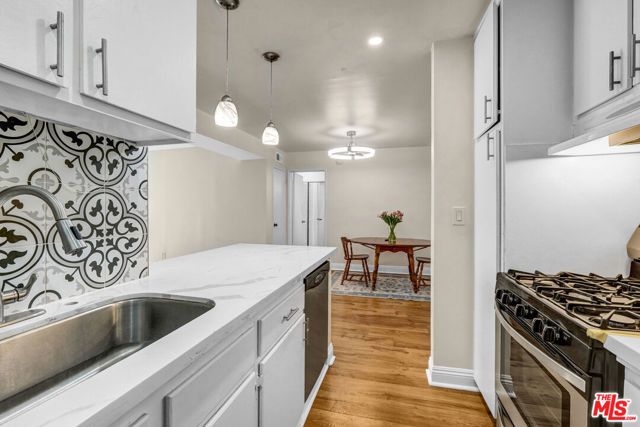 18620 Hatteras Street 145, Tarzana (los Angeles), CA 91356