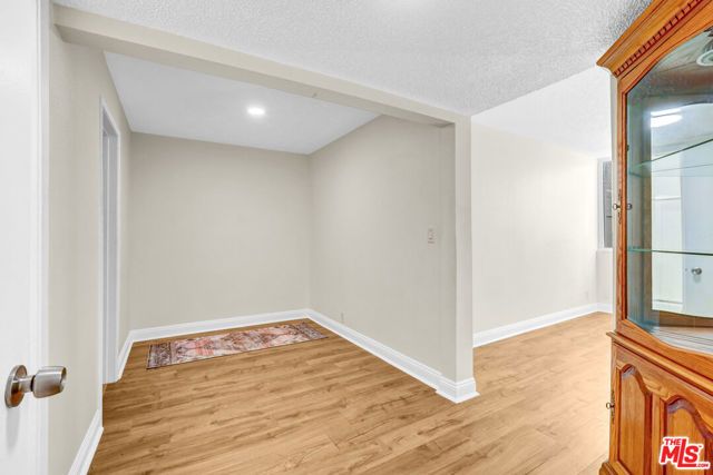 18620 Hatteras Street 145, Tarzana (los Angeles), CA 91356