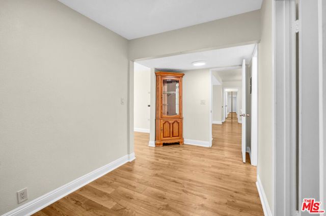 18620 Hatteras Street 145, Tarzana (los Angeles), CA 91356