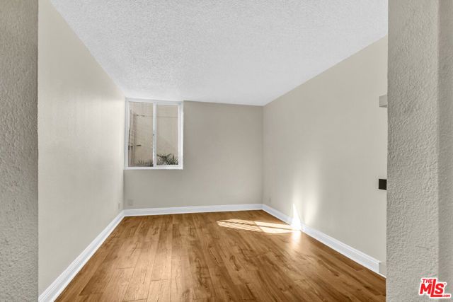 18620 Hatteras Street 145, Tarzana (los Angeles), CA 91356