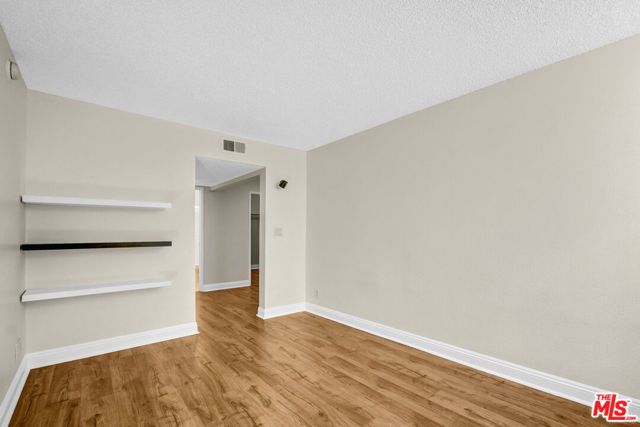 18620 Hatteras Street 145, Tarzana (los Angeles), CA 91356