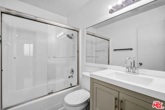 18620 Hatteras Street 145, Tarzana (los Angeles), CA 91356