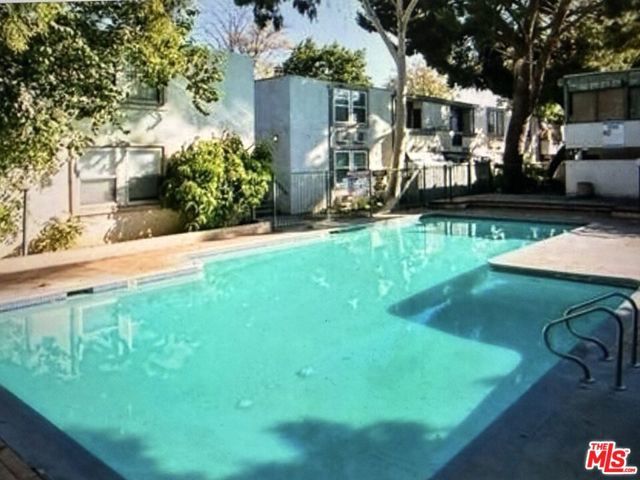 18620 Hatteras Street 145, Tarzana (los Angeles), CA 91356