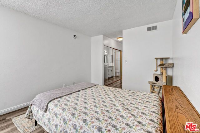 18620 Hatteras Street 145, Tarzana (los Angeles), CA 91356