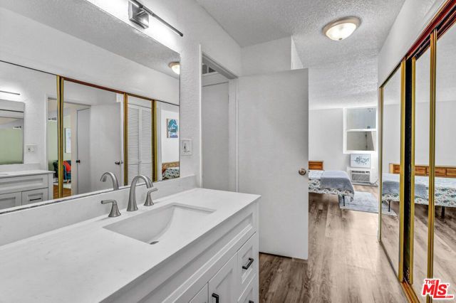 18620 Hatteras Street 145, Tarzana (los Angeles), CA 91356