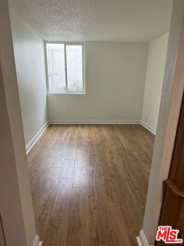 18620 Hatteras Street 145, Tarzana (los Angeles), CA 91356