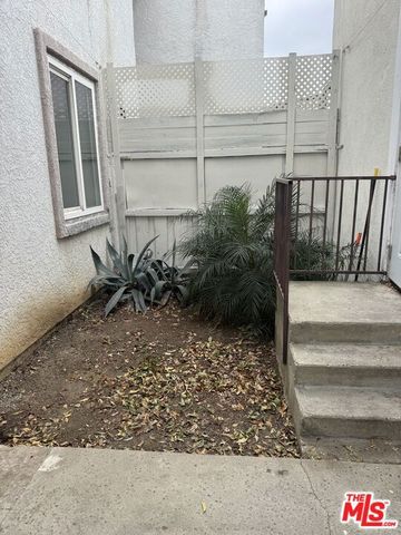 18620 Hatteras Street 145, Tarzana (los Angeles), CA 91356