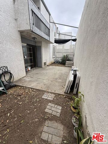 18620 Hatteras Street 145, Tarzana (los Angeles), CA 91356