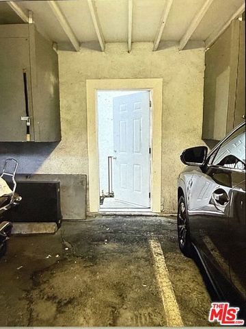 18620 Hatteras Street 145, Tarzana (los Angeles), CA 91356