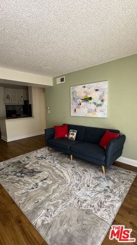 18620 Hatteras Street 145, Tarzana (los Angeles), CA 91356