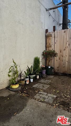 18620 Hatteras Street 145, Tarzana (los Angeles), CA 91356