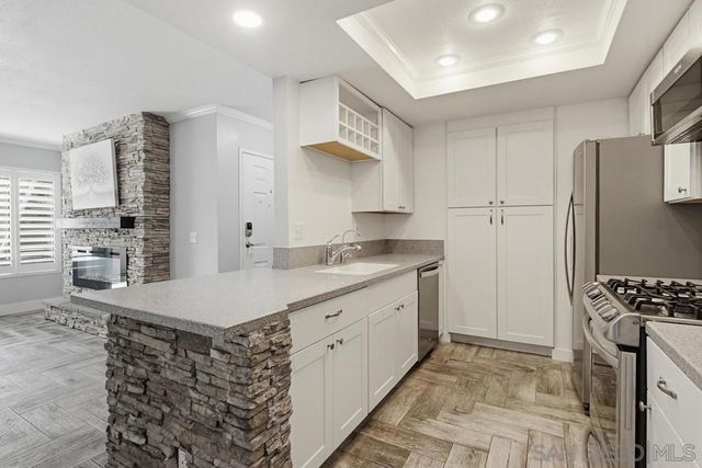 1091 Shadowridge 115, Vista, CA 92081