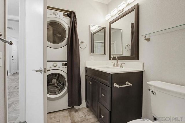 1091 Shadowridge 115, Vista, CA 92081