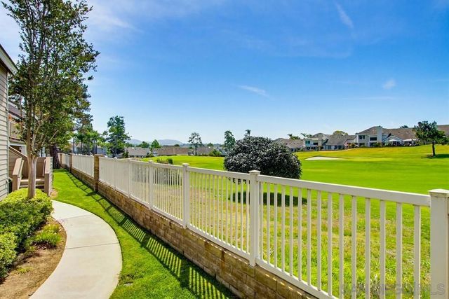 1091 Shadowridge 115, Vista, CA 92081