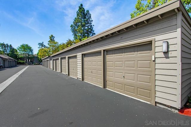 1091 Shadowridge 115, Vista, CA 92081