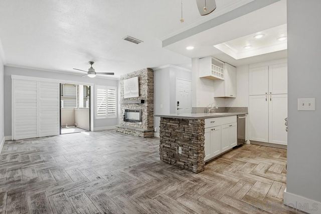 1091 Shadowridge 115, Vista, CA 92081
