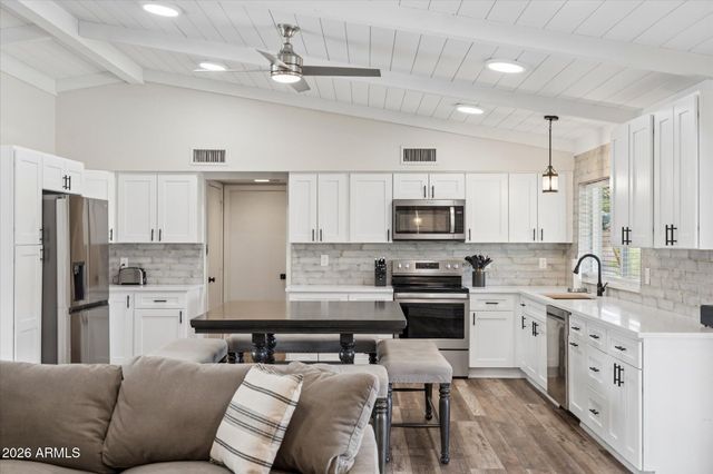 502 E LE MARCHE Avenue, Phoenix, AZ 85022