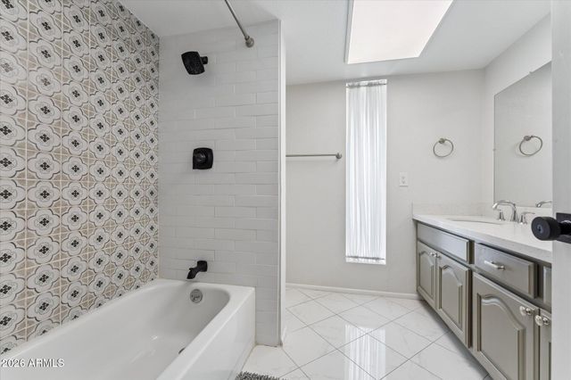 502 E LE MARCHE Avenue, Phoenix, AZ 85022