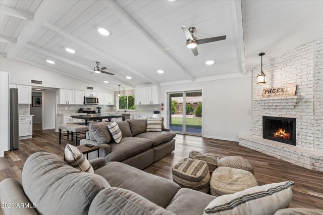 502 E LE MARCHE Avenue, Phoenix, AZ 85022