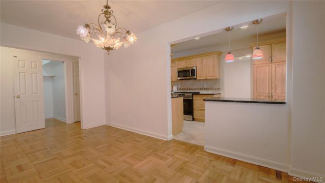 20 Canterbury Road 1P, Great Neck, NY 11021
