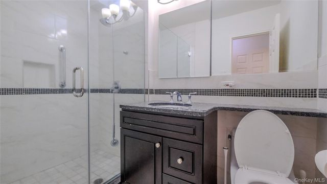 20 Canterbury Road 1P, Great Neck, NY 11021