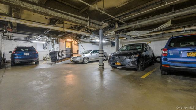 20 Canterbury Road 1P, Great Neck, NY 11021