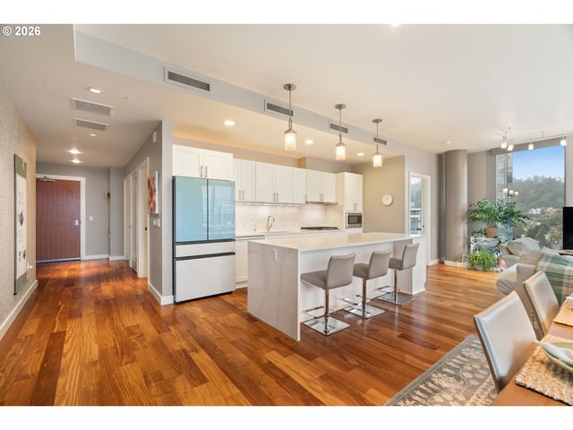 841 S GAINES St 2000, Portland, OR 97239