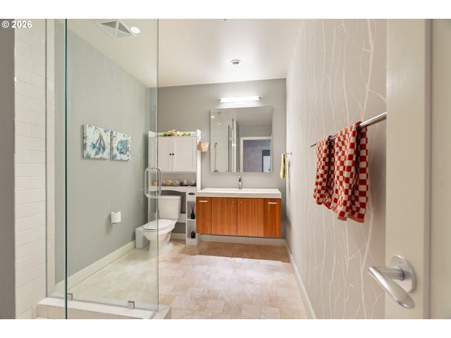 841 S GAINES St 2000, Portland, OR 97239