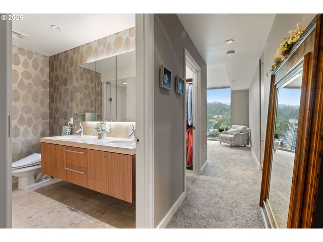 841 S GAINES St 2000, Portland, OR 97239