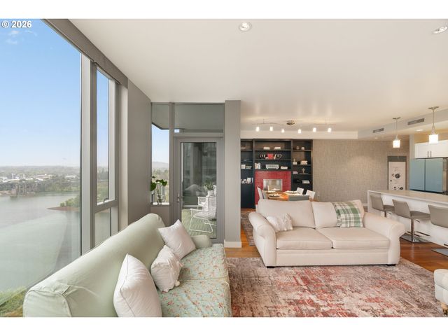 841 S GAINES St 2000, Portland, OR 97239