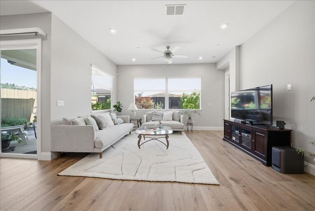 6911 Saratoga Estates Dr, El Dorado Hills, CA 95762