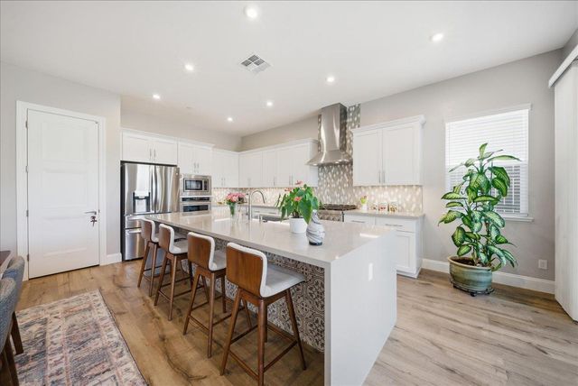 6911 Saratoga Estates Dr, El Dorado Hills, CA 95762