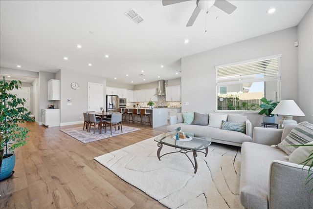 6911 Saratoga Estates Dr, El Dorado Hills, CA 95762