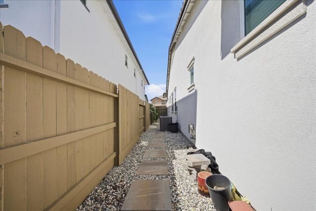 6911 Saratoga Estates Dr, El Dorado Hills, CA 95762