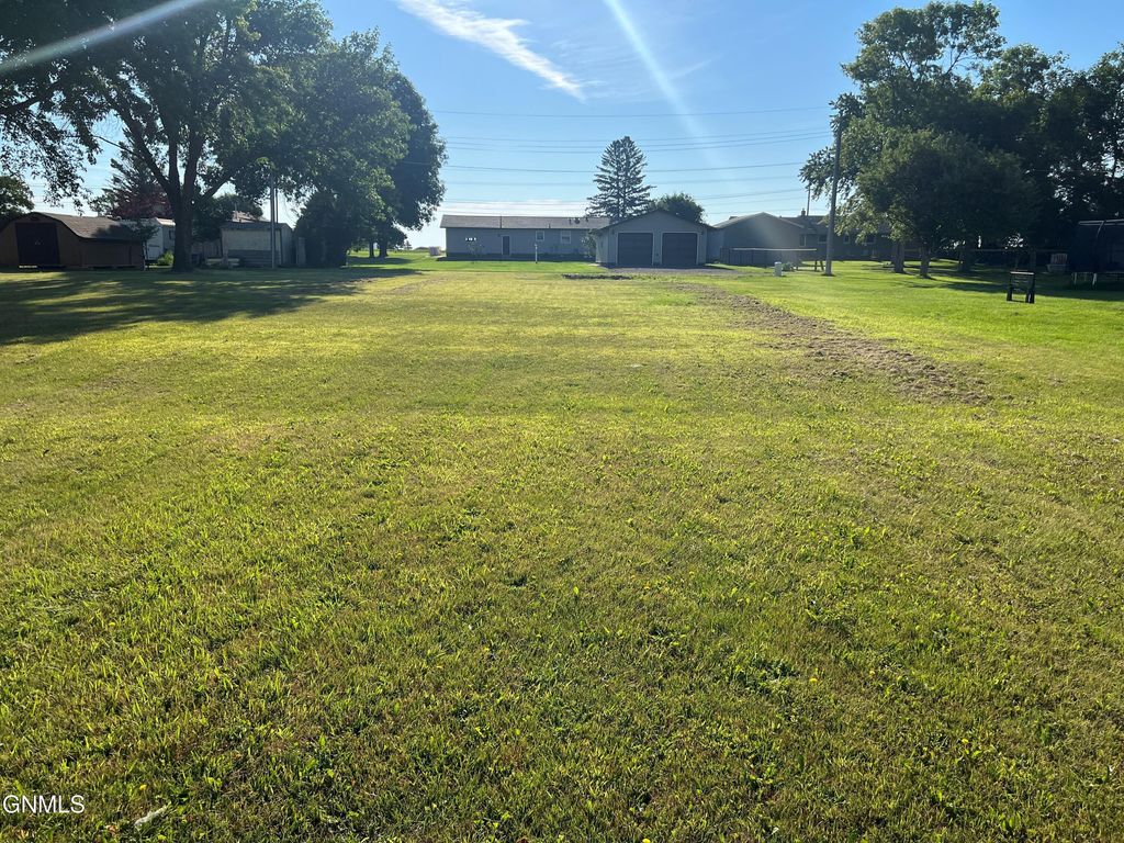 2023 5th Avenue SW, Jamestown, ND 58401